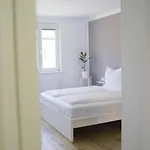 Modernes In *